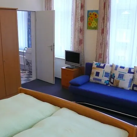 Storyhotel Bergischer Hof 2* 코니그스빈터