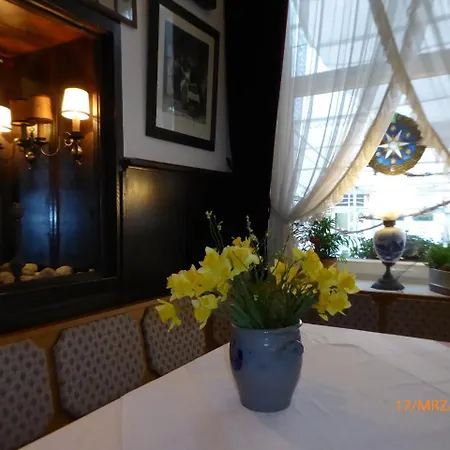 Storyhotel Bergischer Hof 2* 코니그스빈터